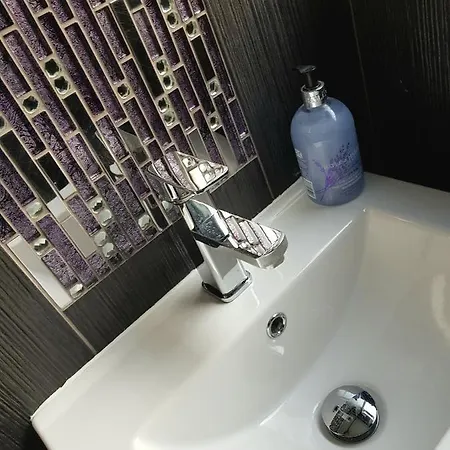 The Westside Parking Available * 约克